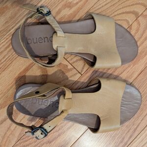 Bueno Women's Tan Sandals